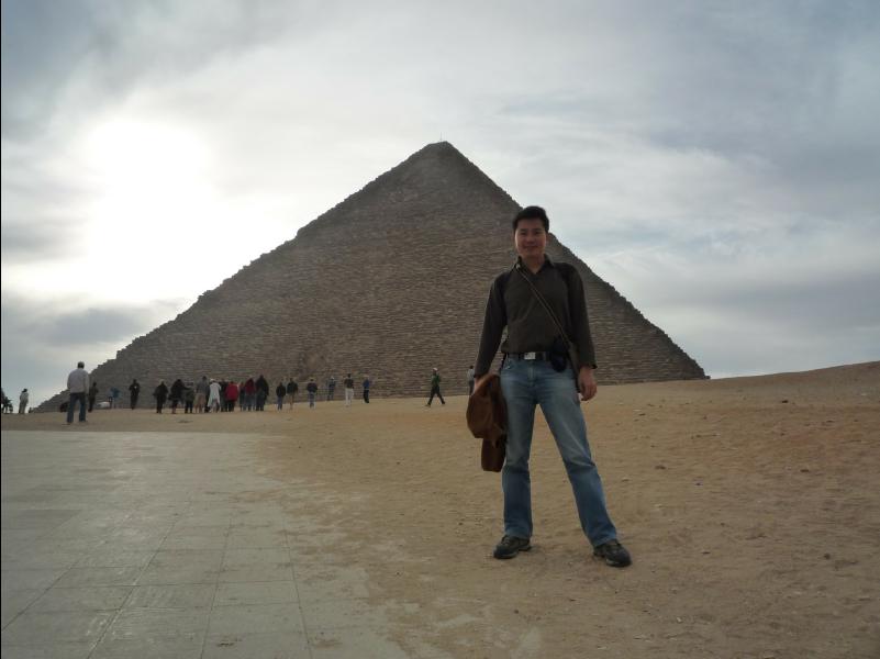 The_Giza_Pyramids04
