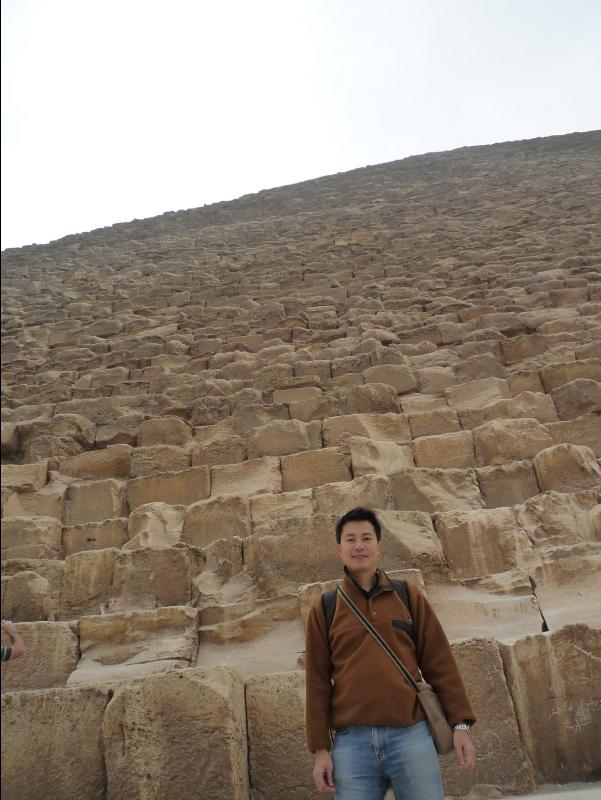 The_Giza_Pyramids11