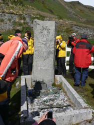Shackleton's_Grave03