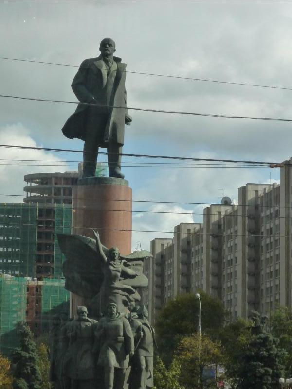Statue_of_Lenin02