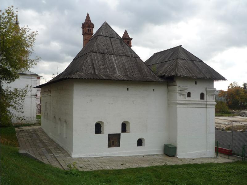 The_Old_English_Court01
