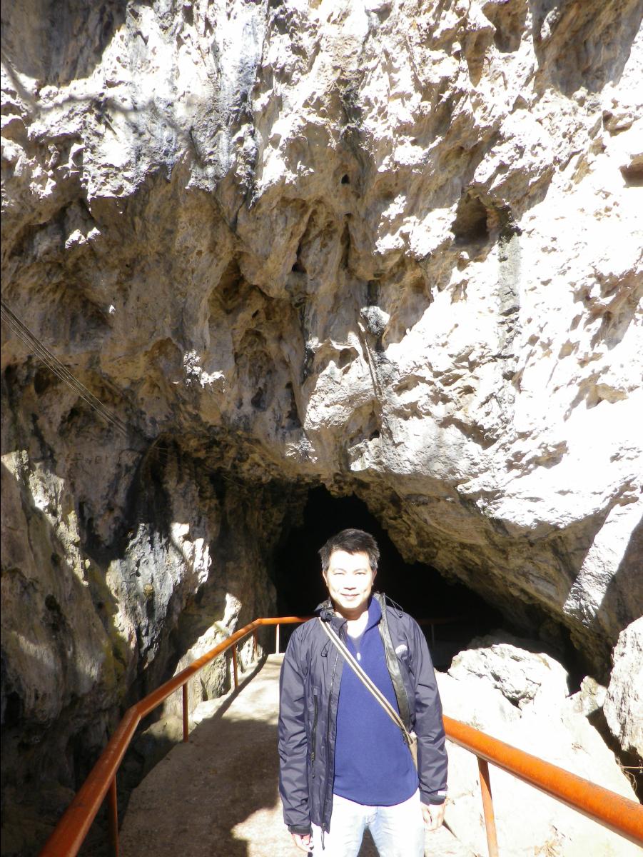 Cave02